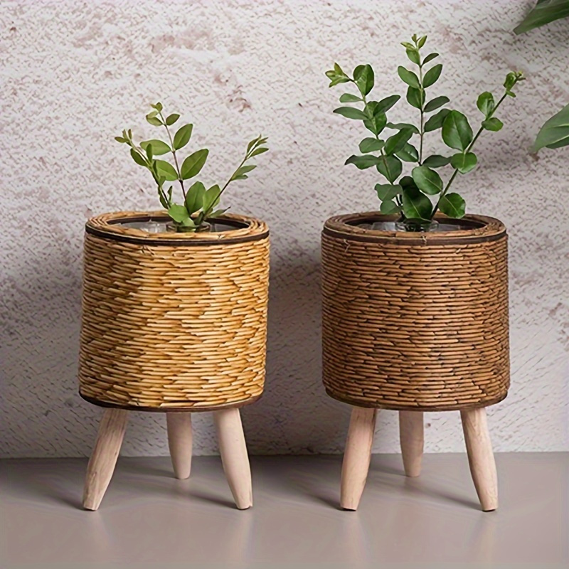 Rattan Plant Basket - 木製の脚が付いた素朴な籐プランター,屋内と屋外の植物用の多用途の編まれた収納バスケット,装飾